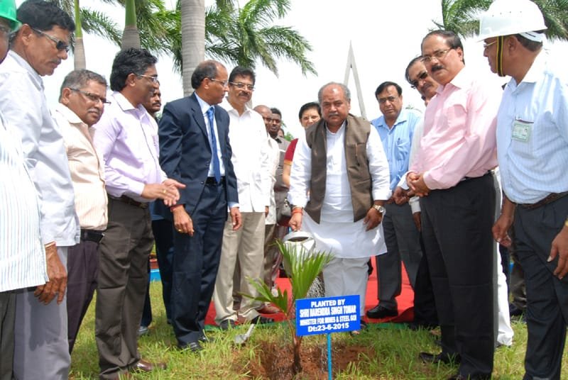 The Union Minister for Mines and Steel, Shri Narendra Singh Tomar planting a..