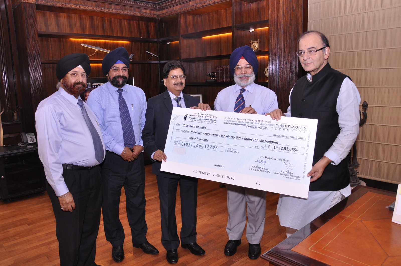 Punjab & Sind Bank pays Rs.19.12  crore  Dividend to the Government of India