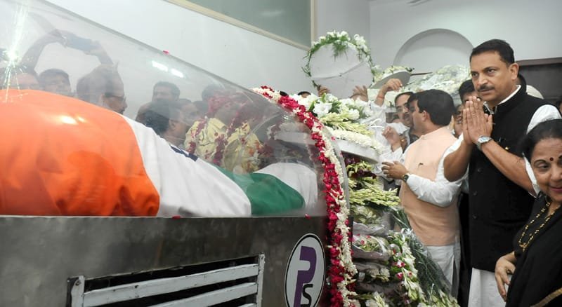 The Minister of State for Skill Development & Entrepreneurship (Independent Charge) and Parliamentary Affairs, Shri Rajiv Pratap Rudy paying homage at the mortal remains of the former President of India, Dr. A.P.J. Abdul Kalam, in New Delhi