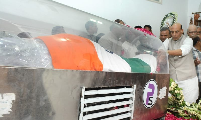 The Union Home Minister, Shri Rajnath Singh paying homage at the mortal remains of the former President of India, Dr. A.P.J. Abdul Kalam, in New Delhi