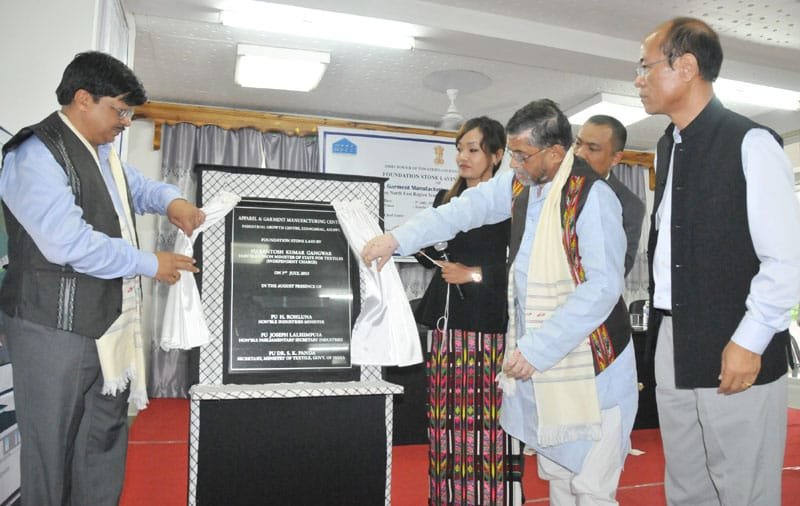 The Minister of State for Textiles (Independent Charge), Shri Santosh Kumar Gangwar unveiling ..