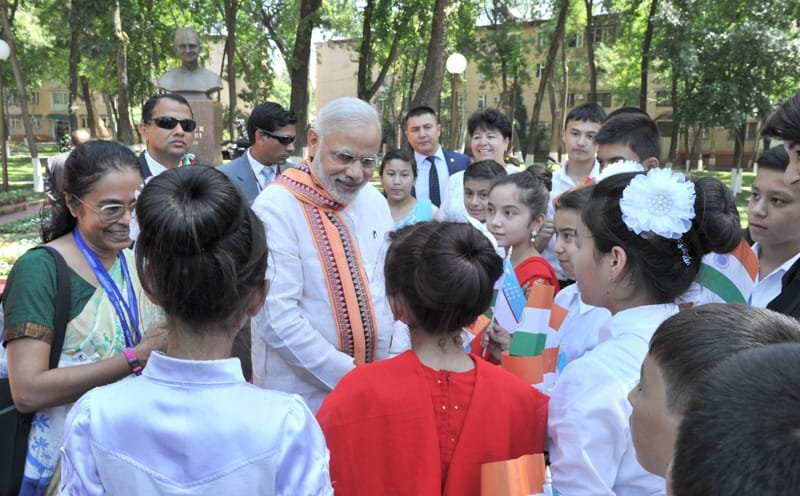 The Prime Minister, Shri Narendra Modi interacting with the children after paying tributes, ..