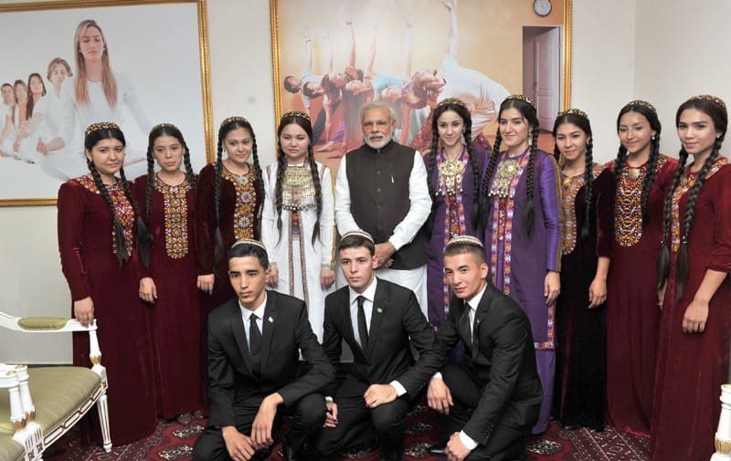 The Prime Minister, Shri Narendra Modi with the students of Hindi after the…