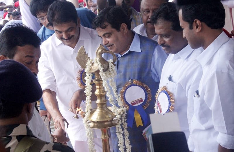 The Union Minister for Road Transport & Highways and Shipping, Shri Nitin Gadkari lighting..