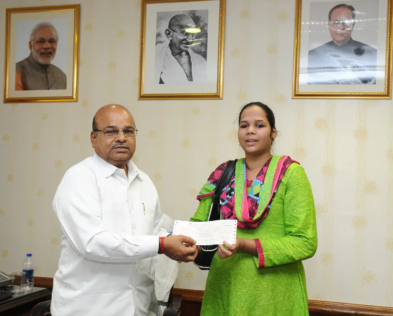 The Union Minister for Social Justice and Empowerment, Shri Thaawar Chand Gehlot presenting ..