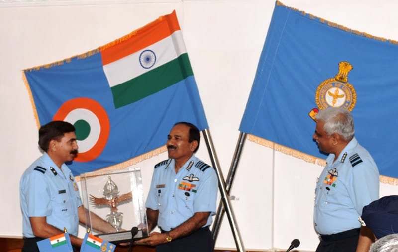The Chief of the Air Staff, Air Chief Marshal Arup Raha presenting the ‘Pride of EAC’..