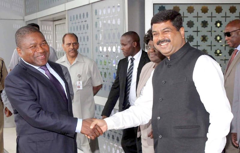 The President of the Republic of Mozambique, Mr. Filipe Jacinto Nyusi being received by ..