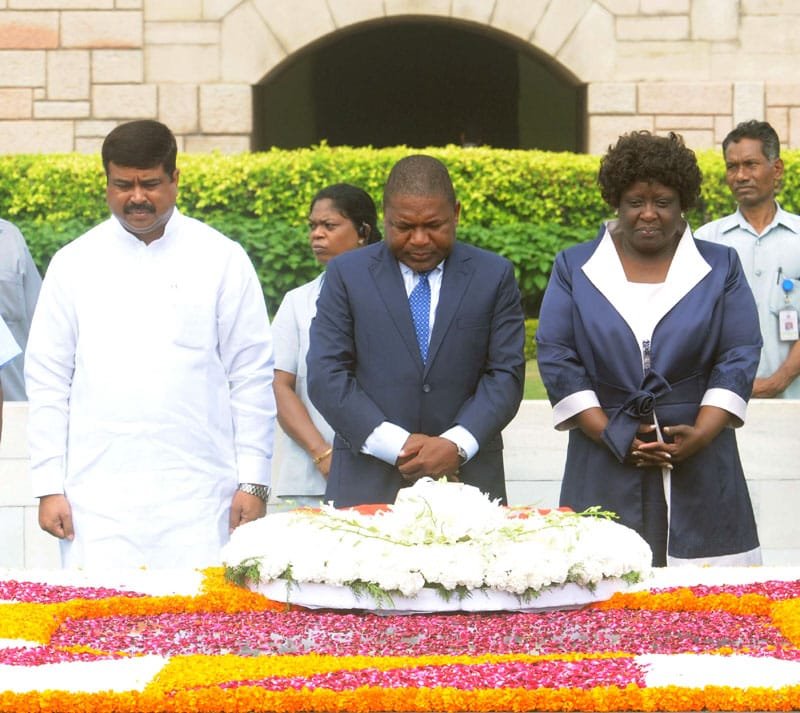 The President of the Republic of Mozambique, Mr. Filipe Jacinto Nyusi paying homage ..