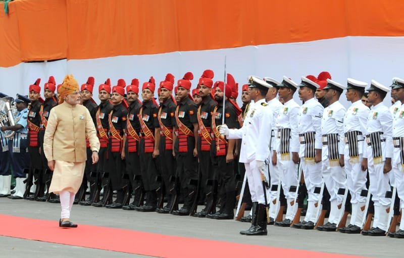 The Prime Minister, Shri Narendra Modi inspecting the Guard of Honour at Red Fort,..