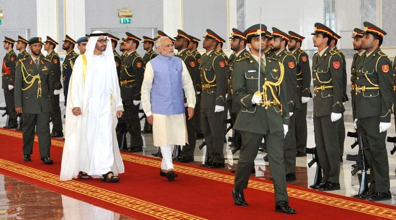 The Prime Minister, Shri Narendra Modi inspecting the Guard of Honour on his arrival at  Abu Dhabi..