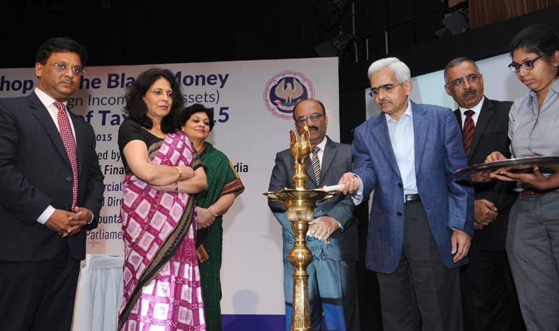 The Secretary, Department of Revenue, Ministry of Finance, Shri Shaktikanta Das lighting the..