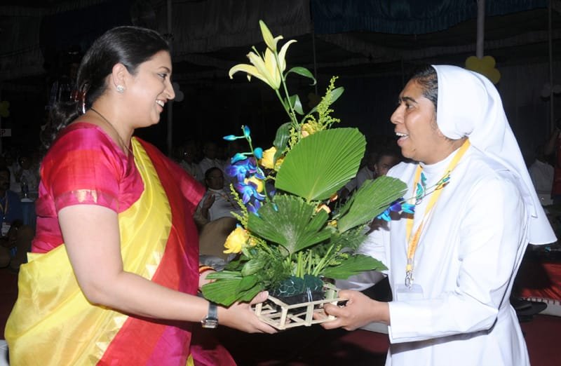 The Union Minister for Human Resource Development, Smt. Smriti Irani being welcomed ..