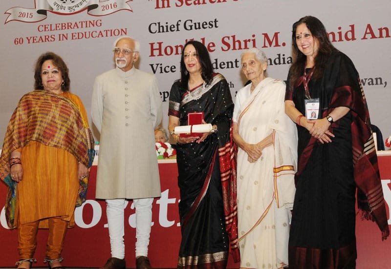 The Vice President, Shri Mohd. Hamid Ansari presented the Distinguished Alumni Award..