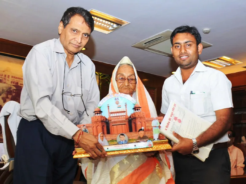 Ms. Rasoolan Bibi, Wife of Late Shri Abdul Hameed, Param Vir Chakra Winner meeting ..