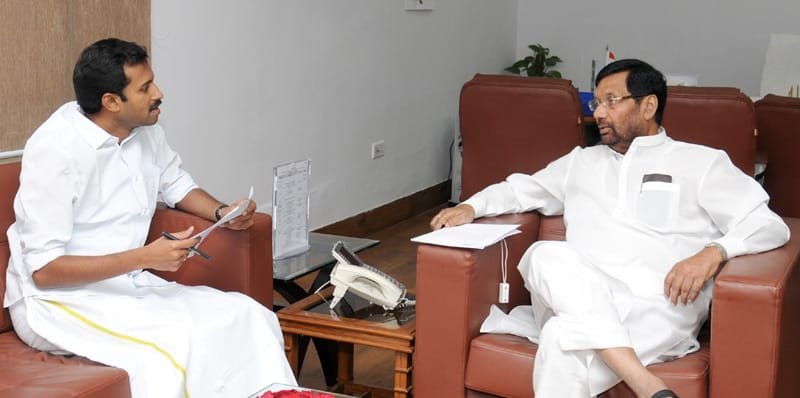 The Food Minister of Kerala, Shri Anoop Jacob calling on the Union Minister for Consumer Affairs..