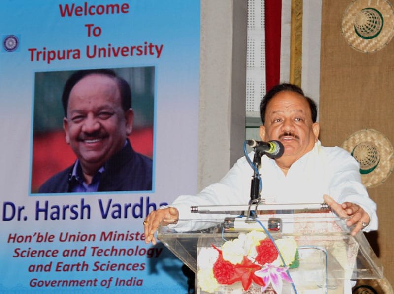 The Union Minister for Science & Technology and Earth Sciences, Dr. Harsh Vardhan addressing ..