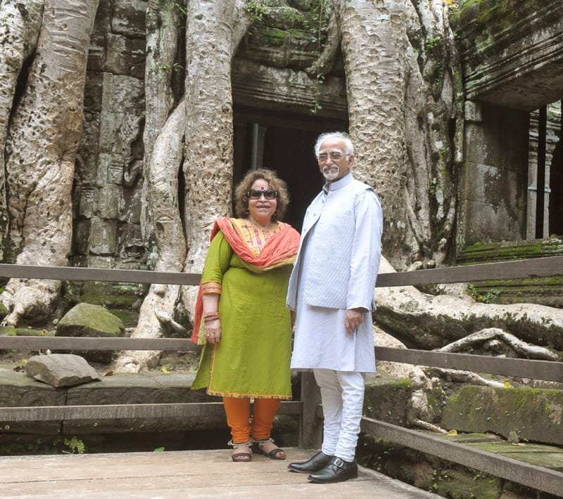 The Vice President, Shri Mohd. Hamid Ansari and Smt. Salma Ansari visit the Angkor Wat ..