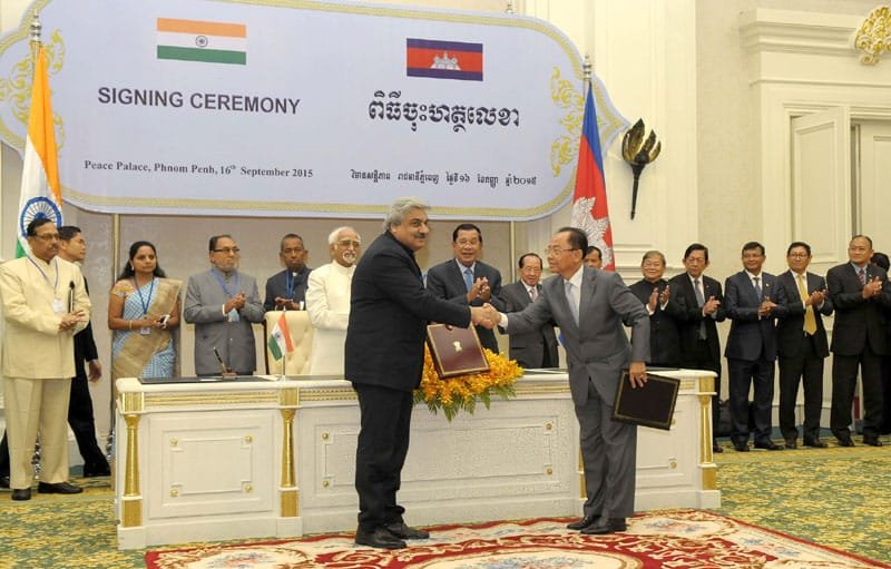 The Vice President, Shri Mohd. Hamid Ansari and the Prime Minister of Cambodia, Mr. Hun Sen ..