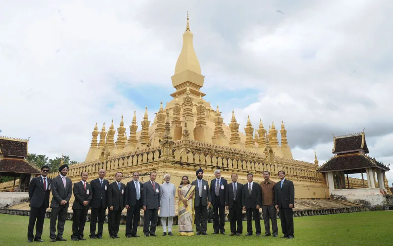 The Vice President, Shri Mohd. Hamid Ansari visits the That Luang Stupa, in Vientiane