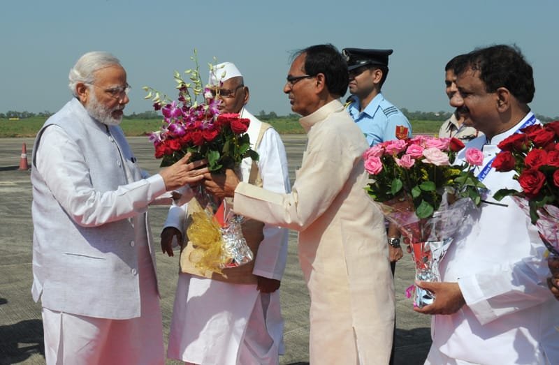 The Prime Minister, Shri Narendra Modi being received by the Governor of Madhya Pradesh, ..