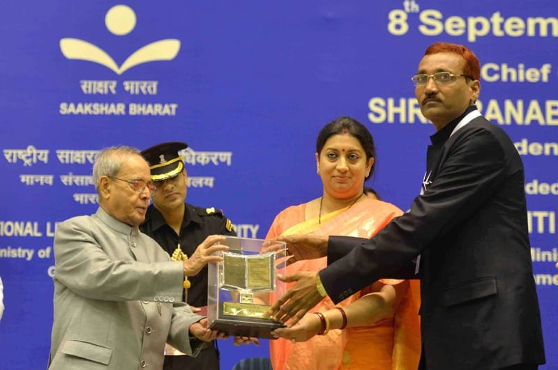 The President, Shri Pranab Mukherjee gave away the Saakshar Bharat awards, at..