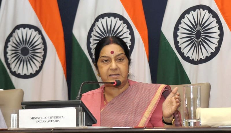 TRAFFIC CONSTABLE OF MADHYA PRADESH OFFERS SUSHMA SWARAJ HIS KIDNEY