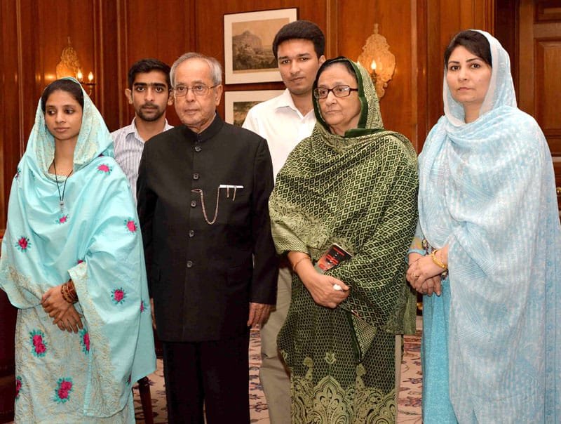 Ms. Geeta along with the officials from Edhi Foundation, meeting the President, Shri Pranab Mukherjee, at Rashtrapati Bhavan, in New Delhi