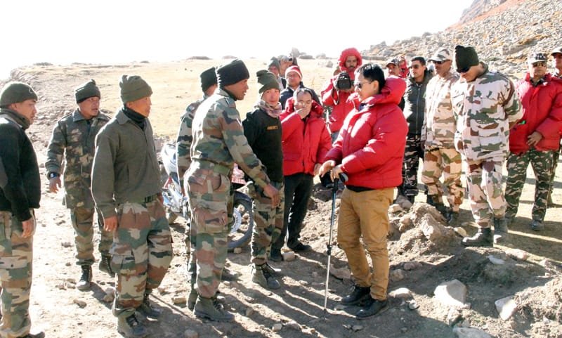 The Minister of State for Home Affairs, Shri Kiren Rijiju being briefed by the SSB ..