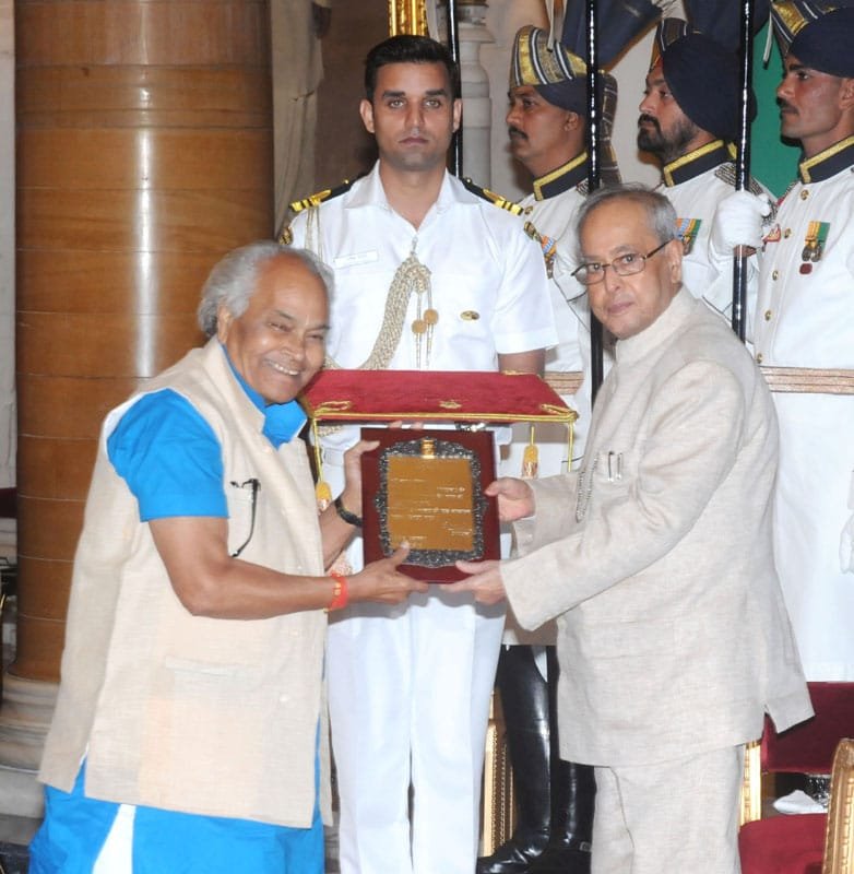 The President, Shri Pranab Mukherjee presenting the Sangeet Natak Akademi Award..