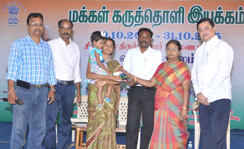 The Joint Director, Health, Dr. S. Madhavi presenting the prize to the lady who opened account under ..