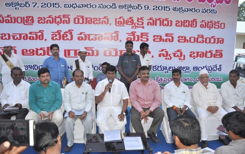 The MLA, Yemmiganur, Shri B.V. Jayanageshwar Reddy addressing the media in ..