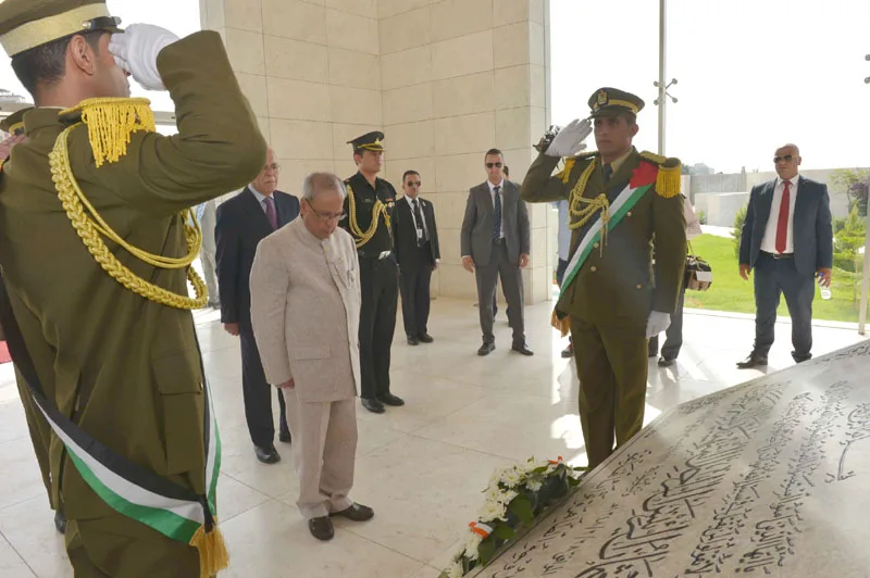 The President, Shri Pranab Mukherjee laying wreath, at Mausoleum of ..