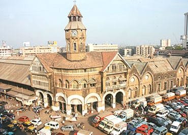 FIRE BREAKS OUT IN MUMBAI CRAWFORD MARKET ,NO CASUALTIES REPORTED
