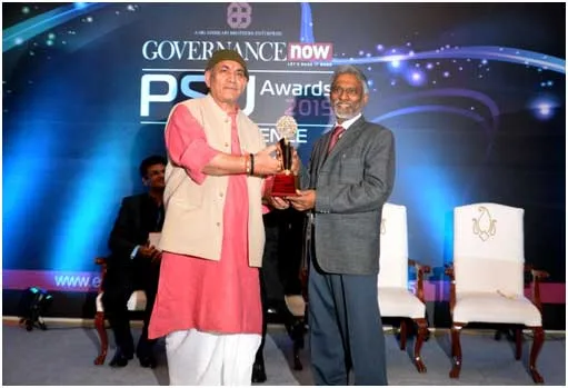 DR. M RAVIKANTH ,CMD,HUDCO AWARDED