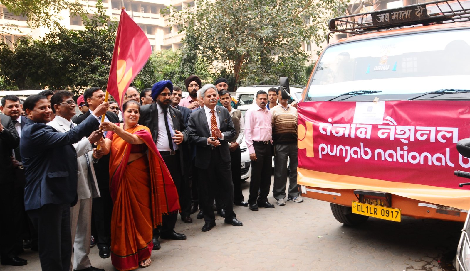 CHENNAI FLOOD RELIEF MATERIAL FLAGGED OFF BY USHA  ANANTHASUBRAMANIAN, MD & CEO OF PNB