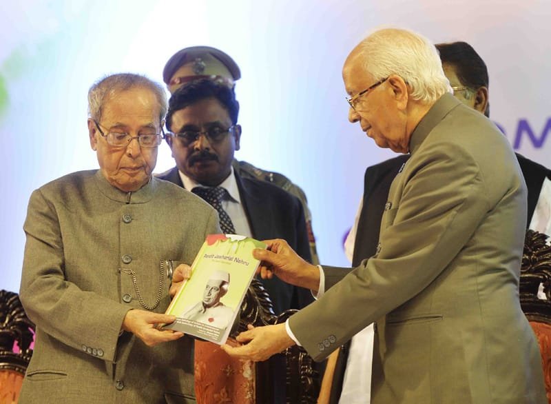 The President, Shri Pranab Mukherjee and the Governor of West Bengal, Shri Keshari Nath Tripathi..