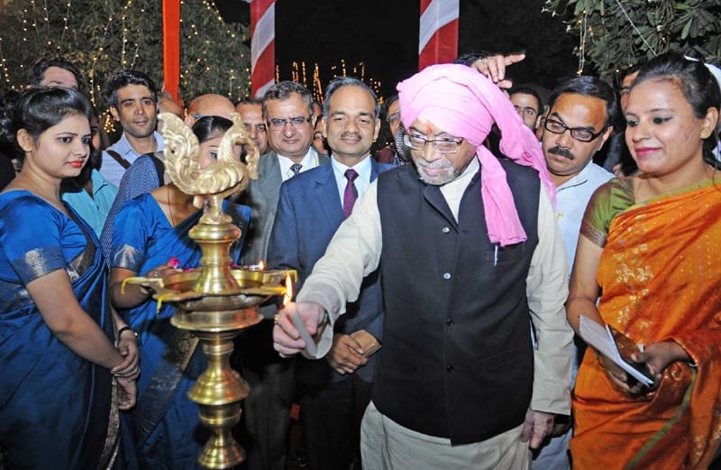The Minister of State for Textiles (Independent Charge), Shri Santosh Kumar Gangwar..