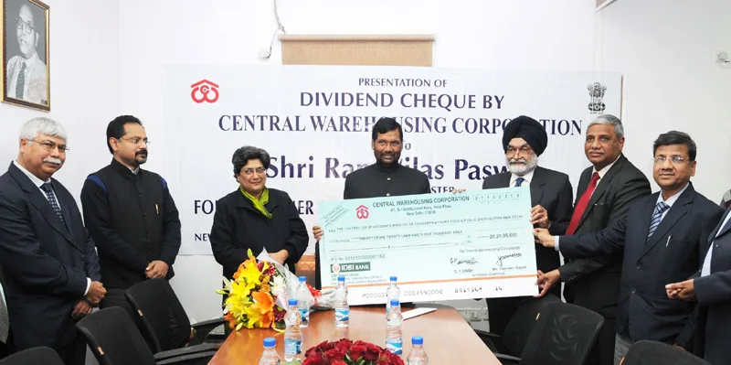 The MD, CWC, Shri Harpreet Singh presenting the dividend cheque for 2014-15 to..