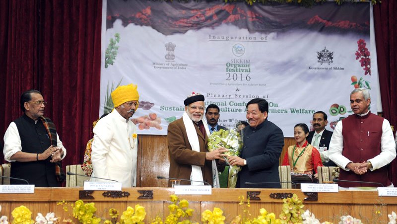 The Prime Minister, Shri Narendra Modi being welcomed by the Chief Minister of Sikkim, ..
