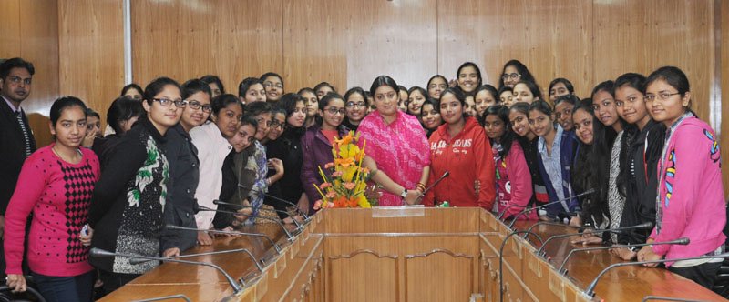 The Union Minister for Human Resource Development, Smt. Smriti Irani interacting..