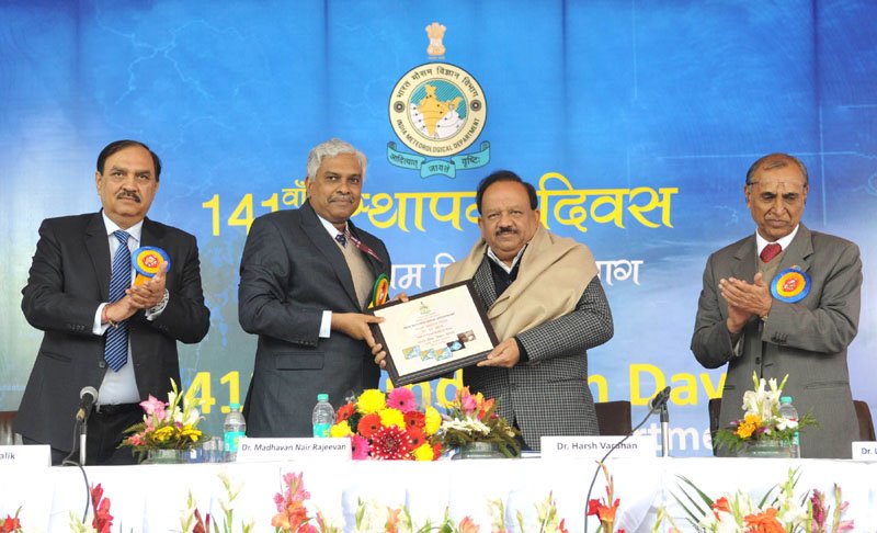 The Union Minister for Science & Technology and Earth Sciences, Dr. Harsh Vardhan ..