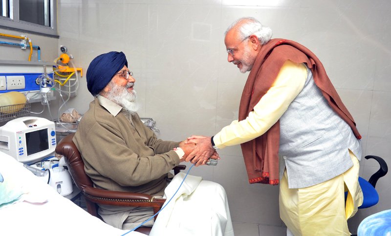 The Prime Minister, Shri Narendra Modi visiting the Chief Minister of Punjab, Shri Parkash Singh Badal ..