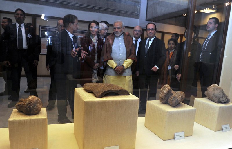 The Prime Minister, Shri Narendra Modi and the President of France, Mr. Francois Hollande visiting ..