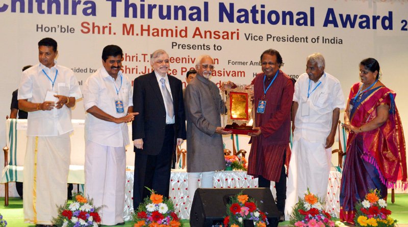 The Vice President, Shri M. Hamid Ansari presenting the Sree Chithira Thirunal National ..