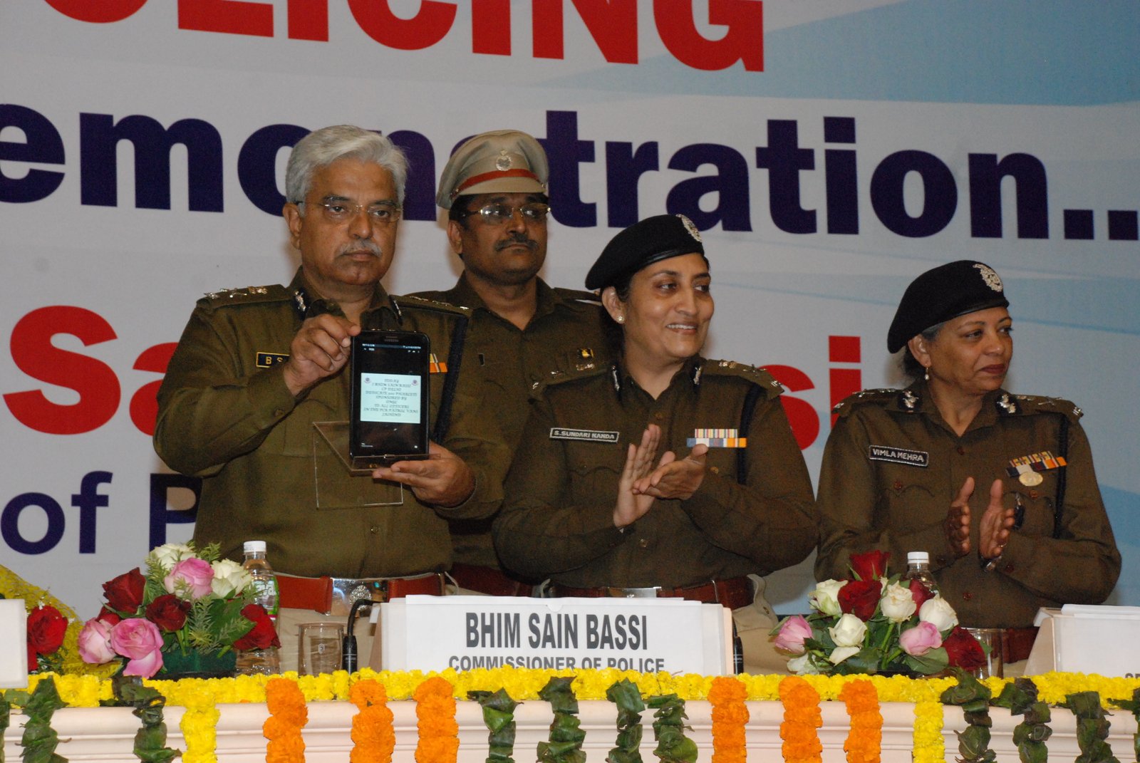 B S BASSI ,CP DELHI LAUNCHES PHABLETS IN 500 PCR PATROLS FOR SEAMLESS CONNECTIVITY