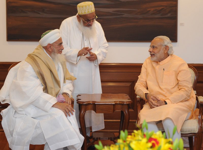 Dr. Syedna Mufaddal Saifuddin along with a delegation from the Dawoodi Bohra..