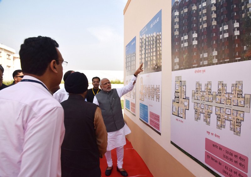 The Prime Minister, Shri Narendra Modi at the foundation stone laying ceremony ..