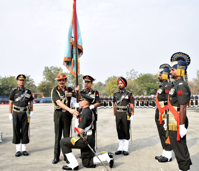 The Chief of Army Staff, General Dalbir Singh presenting the “President’s Colours”..