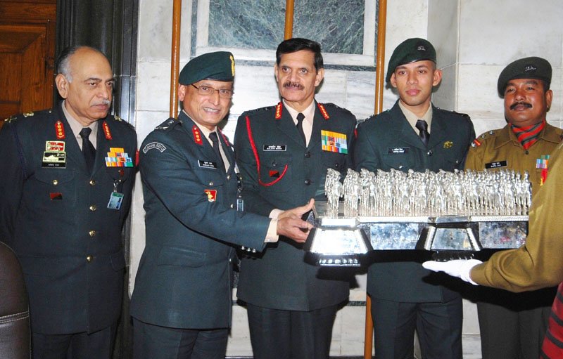 The Chief of Army Staff, General Dalbir Singh giving away the Best Marching Contingent Trophy ..