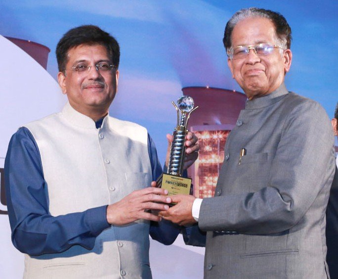 The Chief Minister of Assam, Shri Tarun Gogoi and the Minister of State (Independent Charge..